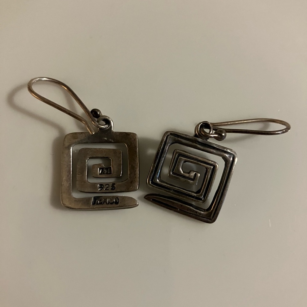 Metal square swirl dangle earrings